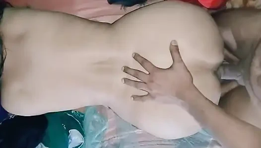 Hintli ateşli üvey anne sikişiyor