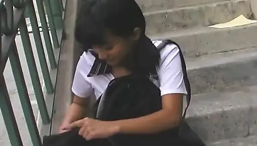 Cewek menggoda rambut cokelat dientot habis-habisan di sofa