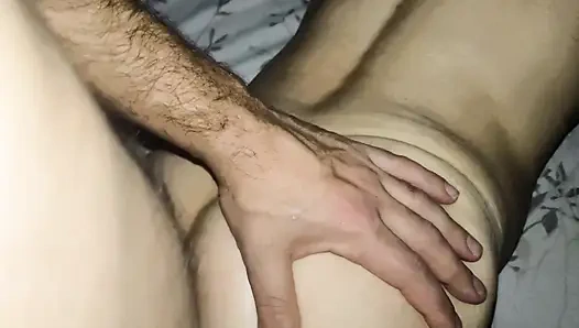 Анальный кастинг с миниатюрной зрелой женой в видео от первого лица