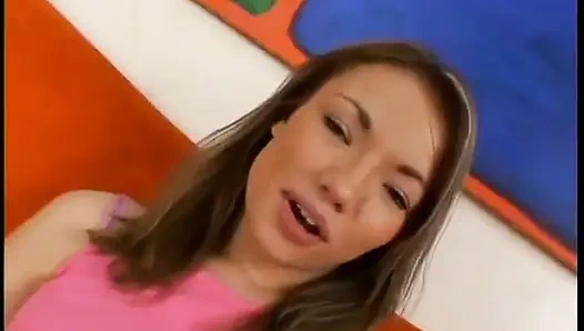 Azgın hatun sert bir yarağa güzel bir oral seks yapmaktan hoşlanıyor