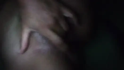 Aku muasin diriku sendirian di kamar mandi, sendirian di rumah