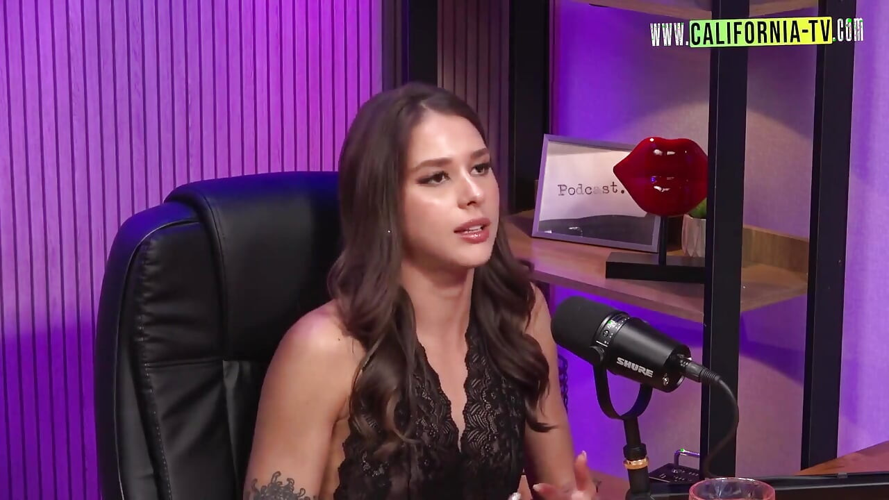 Sexy Holka Rafa Lima Ukazuje Své Tělo a Vypráví Své Fantazie