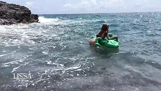 Vlog Lissa Brown Pergi Ke Pantai Nudist Untuk Syuting Video Kustom