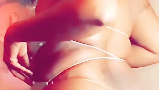 Lady Raex twerk derlemesi