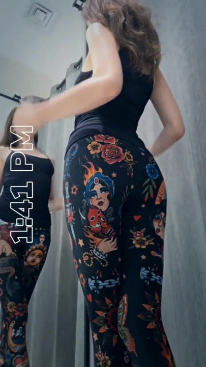 Moment inoubliable de « Une fille vous taquine dans les vestiaires »