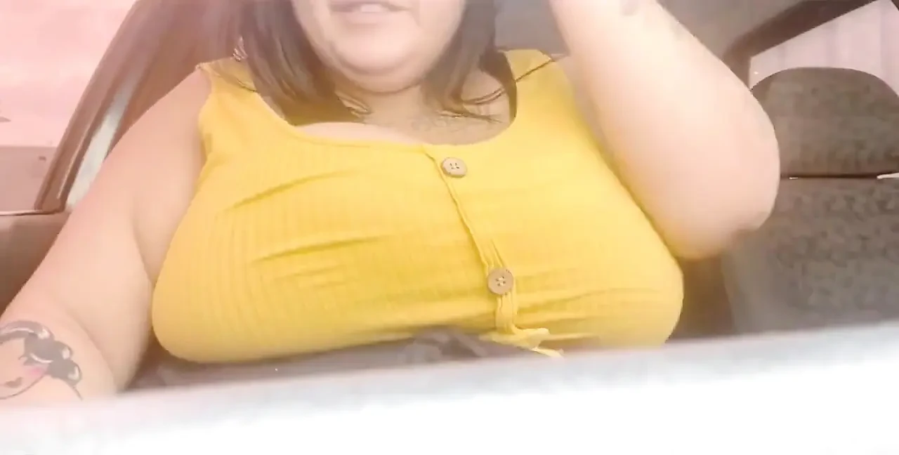 街上车里的胖美女 - Mary Jhuana