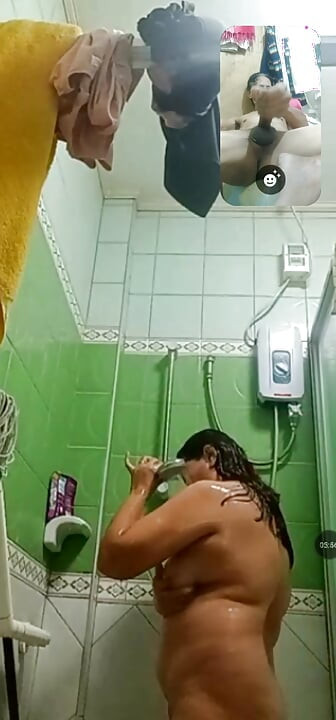 Assy taking a bath .i cum to her for seeing nude