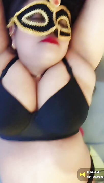 La modelo de esposa caliente Ankita muestra que es muy caliente