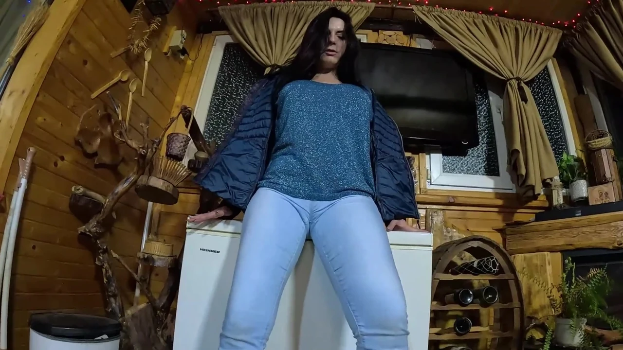 Cameltoe MILF Dances, Teases & Pees in Her Jeans - Wet Fetish Fantasy 335