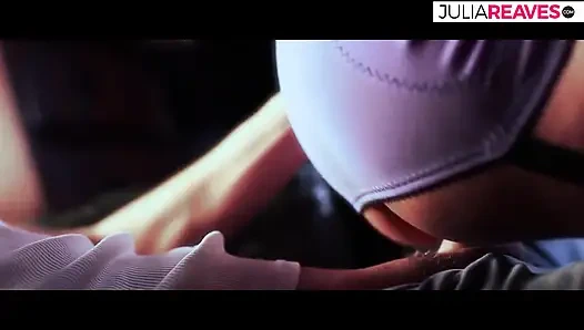 Горячая дама получает хороший массаж