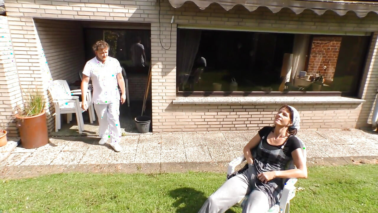 Un docteur prend du plaisir avec sa femme mature