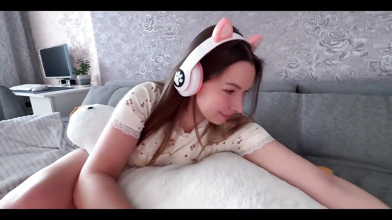 Sora vitregă sedusă pentru un futai dur în timp ce nimeni nu este acasă