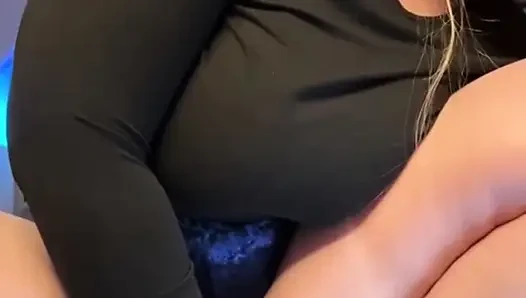 Muncrat dan mengobel memek dengan jucielussie