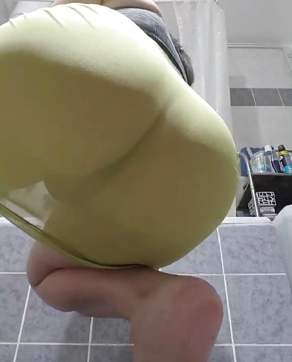 Horny Big Ass Babe Twerking