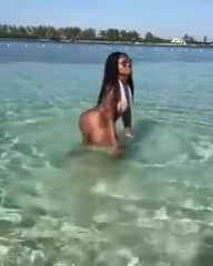 Look that ass!!!