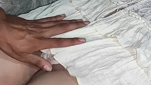 Virgin of +18 Rubs my Vaginal Lips and we end up having Sex in amateur homemade video.