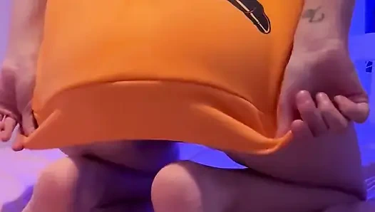 Striptis Seksi Gadis Langsing