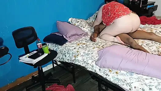 Pawg büyük yaraklı götüne amını iyi siktiriyor