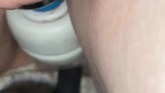 Lara bir makine tarafından sikiliyor