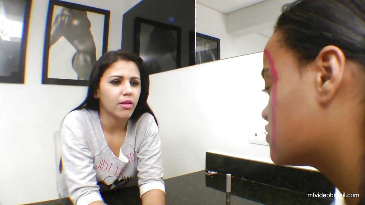 Spitting Girl - Swallow all my spit fucking bitch! - By Aline Cruel and Vaninha