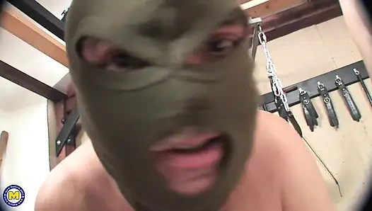 Reife huren wurden von einer ganzen gang gefickt