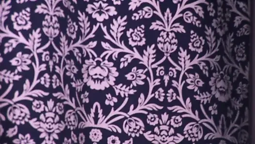 Eine fette große schlampe mit dicken dicken möpsen nimmt einen guten schwanz von hinten