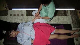 Salón de mujeres de clase alta: masaje con aceite que los hace impacientes y anhelan parte 4