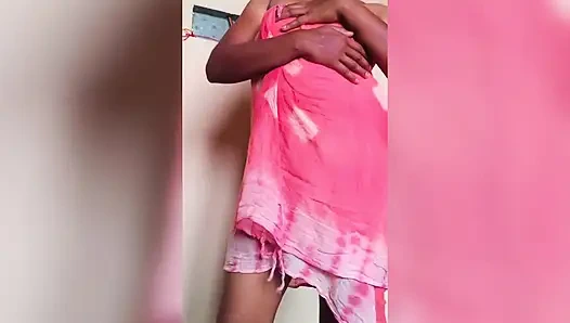 Ammu снимай полотенце с большими сиськами и киской и переодевание лифчика