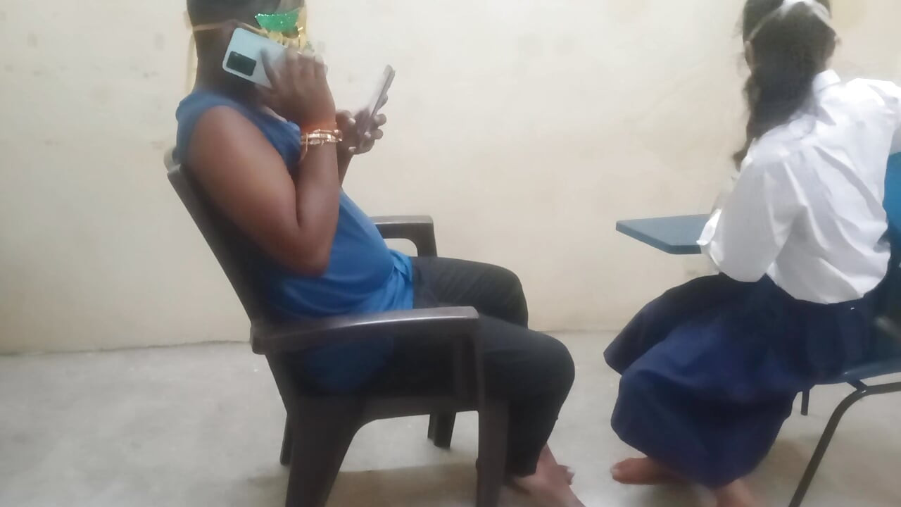 Aluna Riya chupa o pauzão do professor e leva rola dele