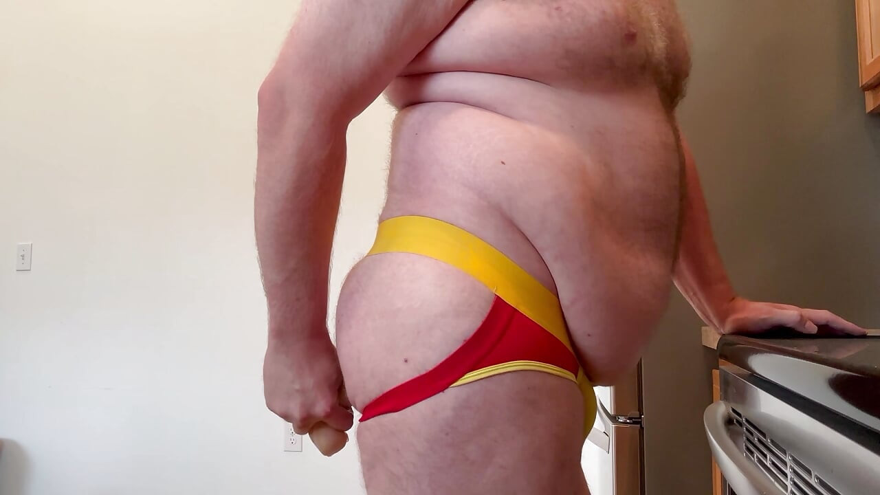 Dildo Makes a Fat Bear Squirt