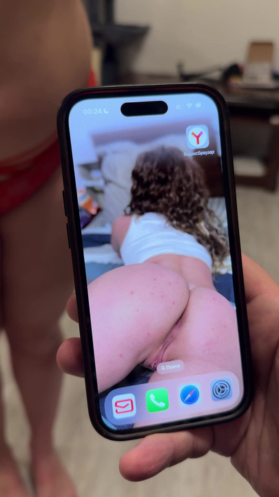 I installed a new screensaver on my boyfriend's phone