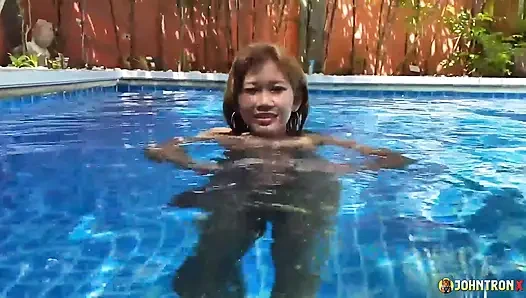 JohnTronX - Enger analsex unter wasser mit einem heißen asiatischen amateur-mädchen
