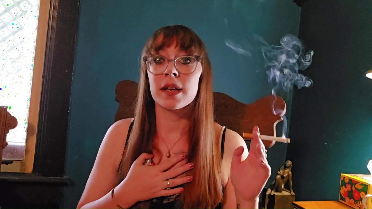 Ms Thrope Smokes dan mencuba jenama baru rokok