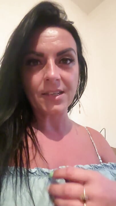 부드러운 파란색 드레스, 노 브라 - 빛의 자연 애타게