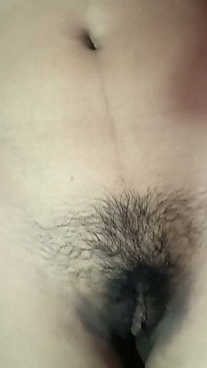 형수 친구가 집 위층에 앉아서 음부에 물을 뿌렸다 | 클립 1