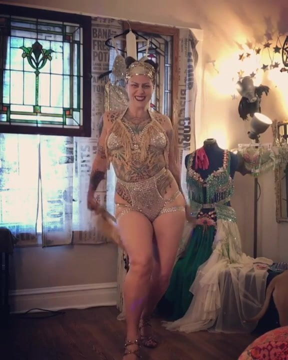 Burlesque 05