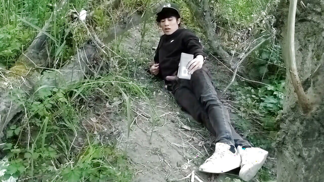 Cute Jon Arteen Gay Twink Jerks off Outdoors, Dry-humps the Air, and Shoots Cum Through a Hole in His Pants