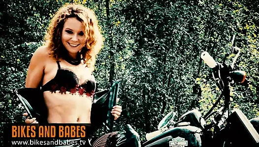 Roxy Rocka - sepeda dan cewek tv video seksi