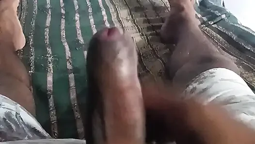 Yalnız erkekler sikişmeye çalışıyor