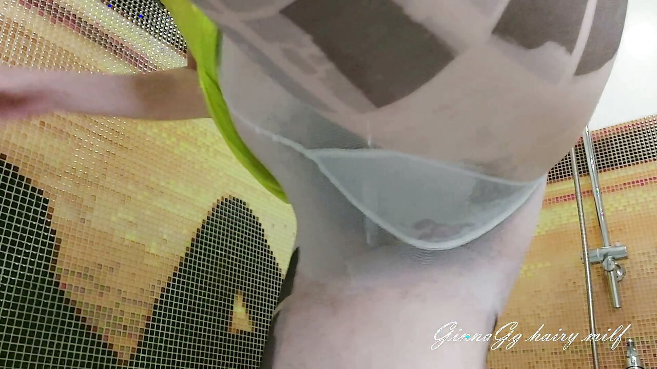 Natte vrouw transparante legging natte panty zichtbaar haar van panty fetisj Ginnagg