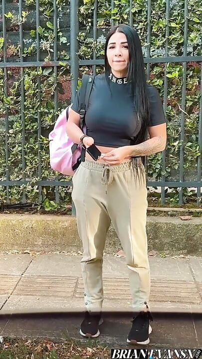 Piersiasta Milfka Silvana Lee Wsiada Do Samochodu Briana Evansxa, by Skończyć W Domu