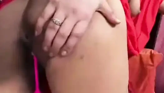 Desi indisches mädchen fingert ihre heiße muschi allein zu hause