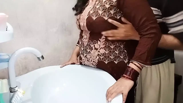 Caught Step Mom cleaning the washroom and romanced her - video talk in hindi Audio