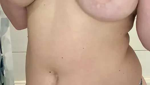 I love showing off my tits to everyone