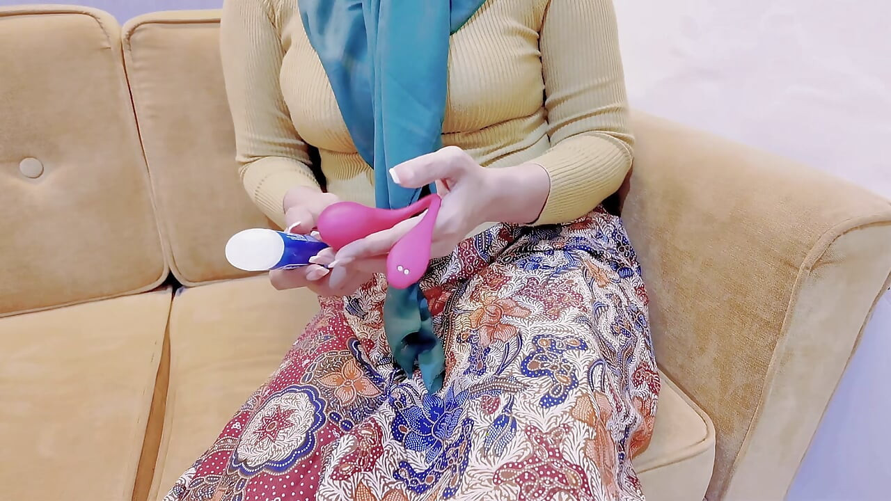 Village girl is framed by a naughty man while visiting the city