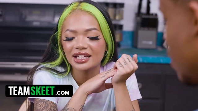 Natural Titted Thick Paisley Paige Takes A Massive Creampie After Hardcore Pounding