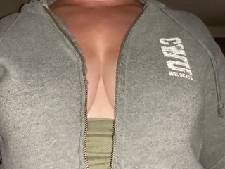 unzip top showing off tits