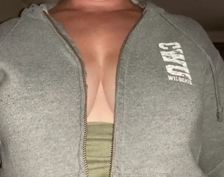 unzip top showing off tits