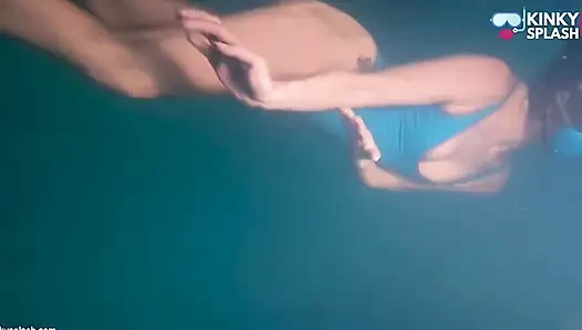 Lateks mayoyla gece yüzmesi ve tam yüz maskesi