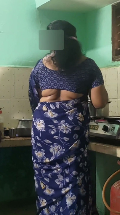 भावना आंटी किचन में काम कर रही थी और मुझे सेक्स के लिए आमंत्रित किया और मैंने उसके साथ सेक्स किया | क्लिप 1